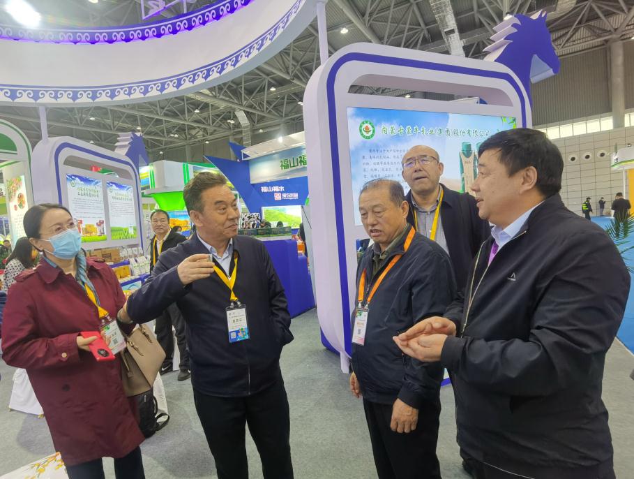 內(nèi)蒙古1400多種有機(jī)、綠色農(nóng)畜產(chǎn)品亮相中國(guó)綠色食品博覽會(huì)和中國(guó)國(guó)際有機(jī)食品博覽會(huì)